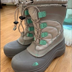 BOYS The north face snow boots